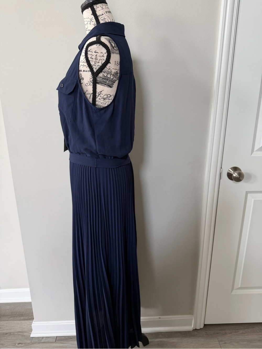 WHBM Sleeveless Pleated Midi Shirt Dress in Navy SIZE 6 - Picture 5 of 9